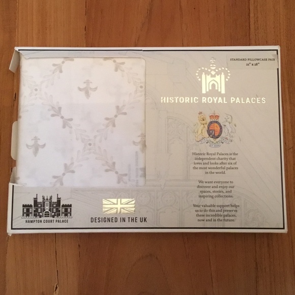 Historic Royal Palaces ‘Hampton Court’ Pillow Cases - Picture 1 of 5